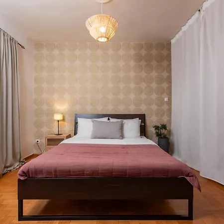 Houseloft Koromila Sea View דירה